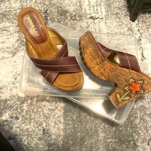 Soho lad cork like flowered platform heeled slip on Sandal brown size 9